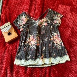 Floral Lace-Hem Tunic Top in Charcoal with Pink Blossoms